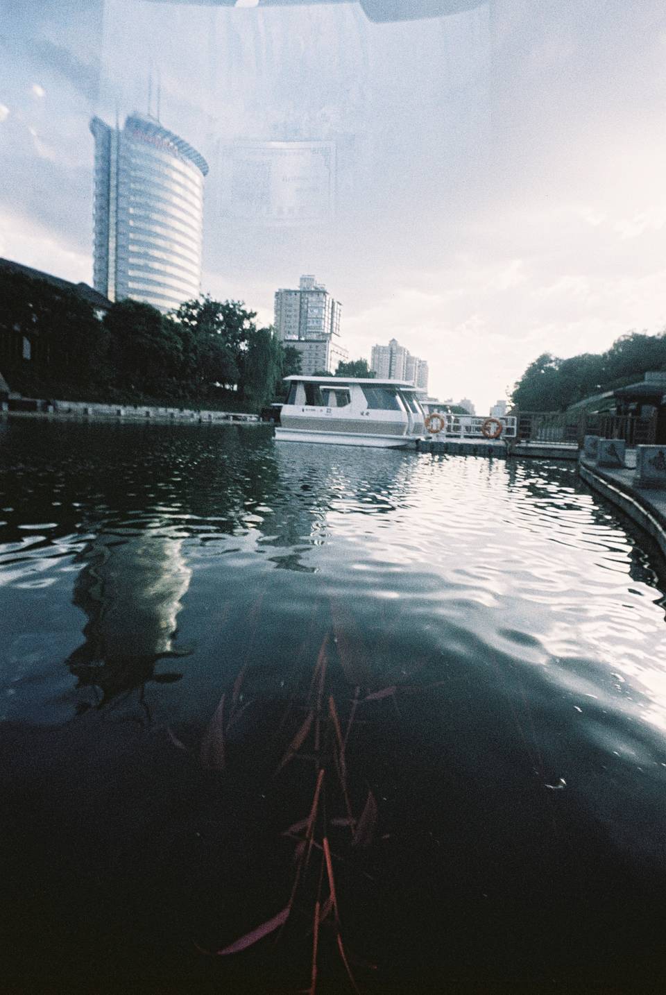 北京 × 西安 | © 雷蕾、钱禹辰｜LomoChrome Metropolis 大都会胶卷