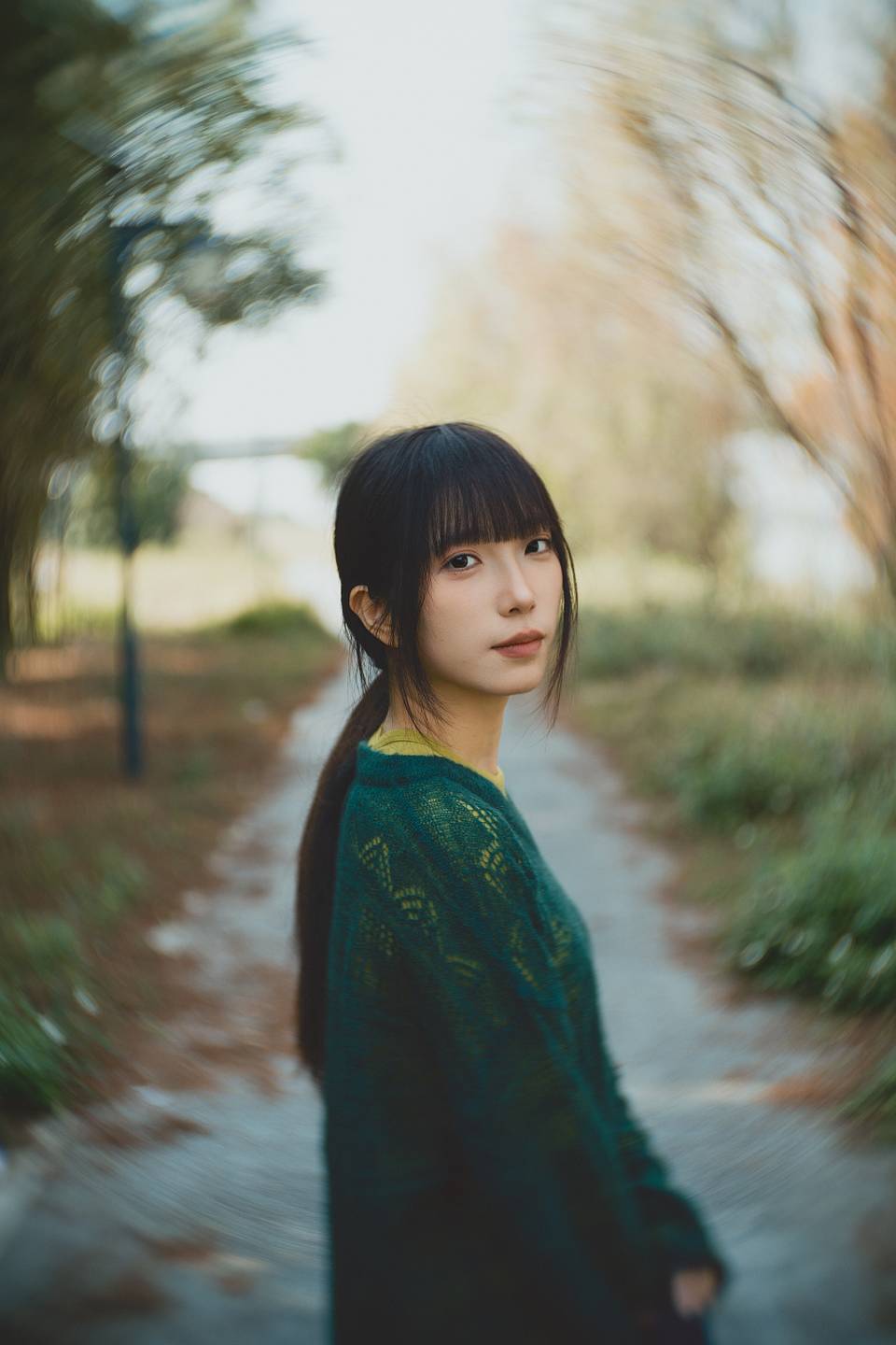 © 依然信薇 | 使用 Joseph Petzval 匹兹伐 55 f/1.7 联动对焦散景调控艺术镜头 拍摄