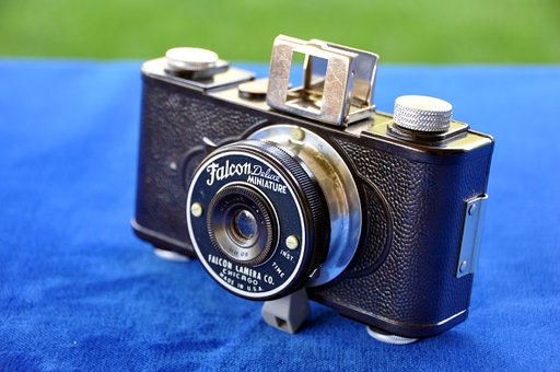 Lomopedia: Falcon Miniature