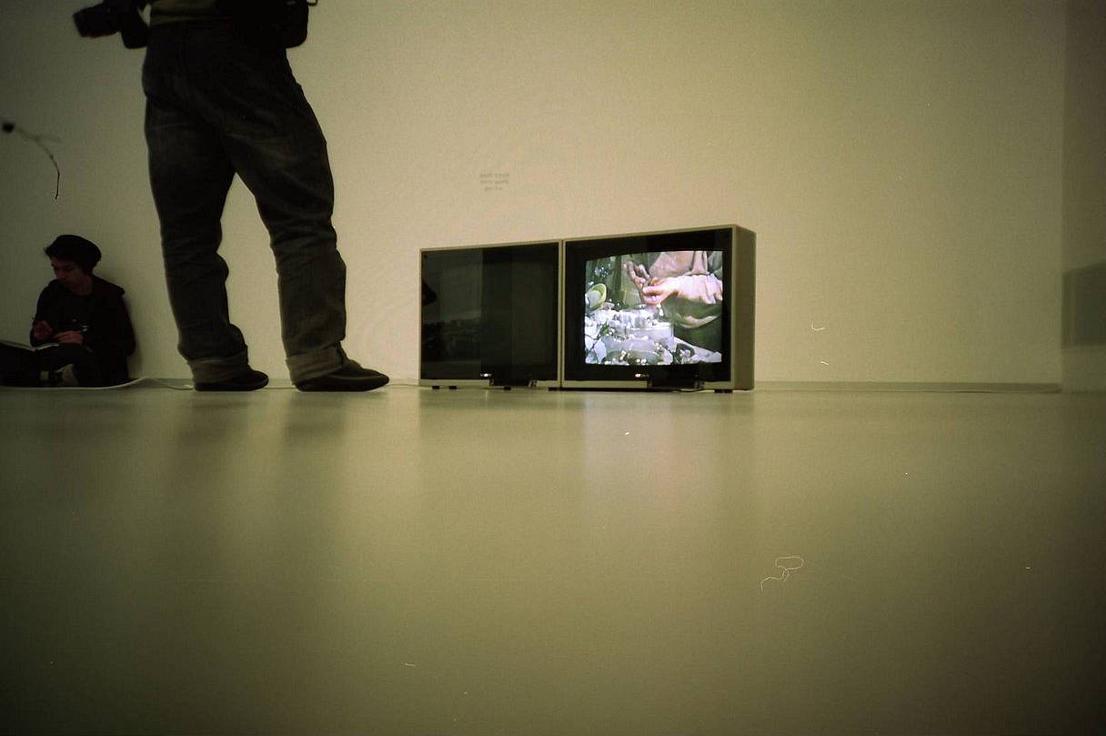 柏林美术馆 （Berlinische Galerie）坐落于柏林墙遗址旁，在时尚的米特区和克罗伊茨贝格区的交界地带，这座美术馆珍藏着柏林最重要的现当代艺术藏品之一。馆内展品丰富多样，涵盖摄影、绘画、装置、建筑及数字艺术等各类艺术形式。（Photo by non_identity ）