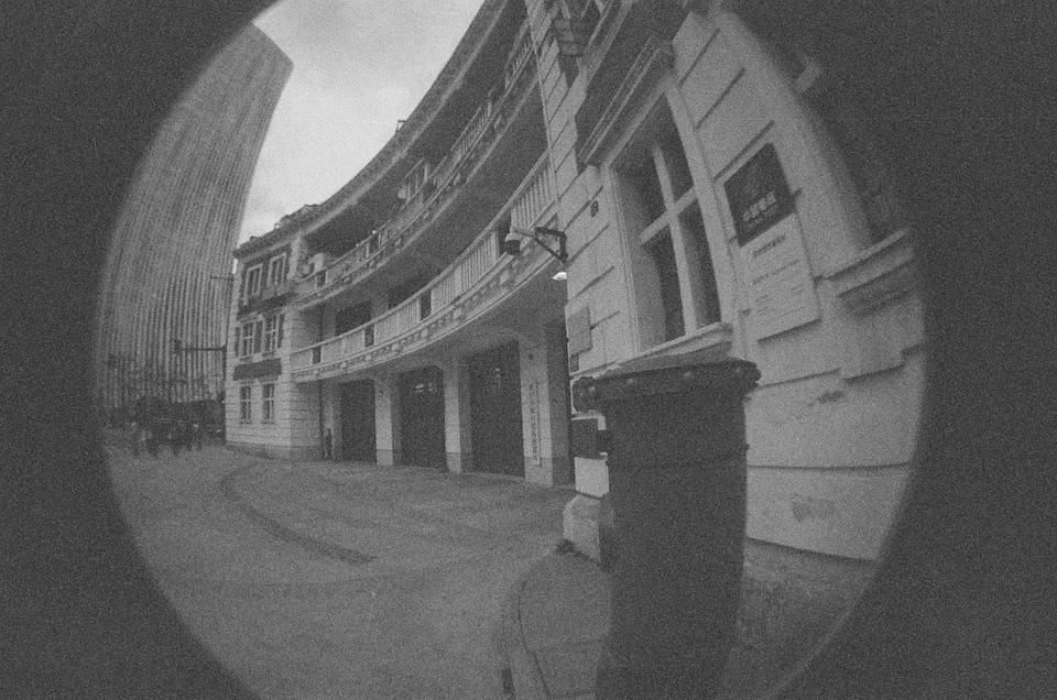 由 Doris 使用Fisheye No.2 135 和Lomography B&amp;W ISO 400 Berlin Kino 135 柏林黑白胶卷 拍摄