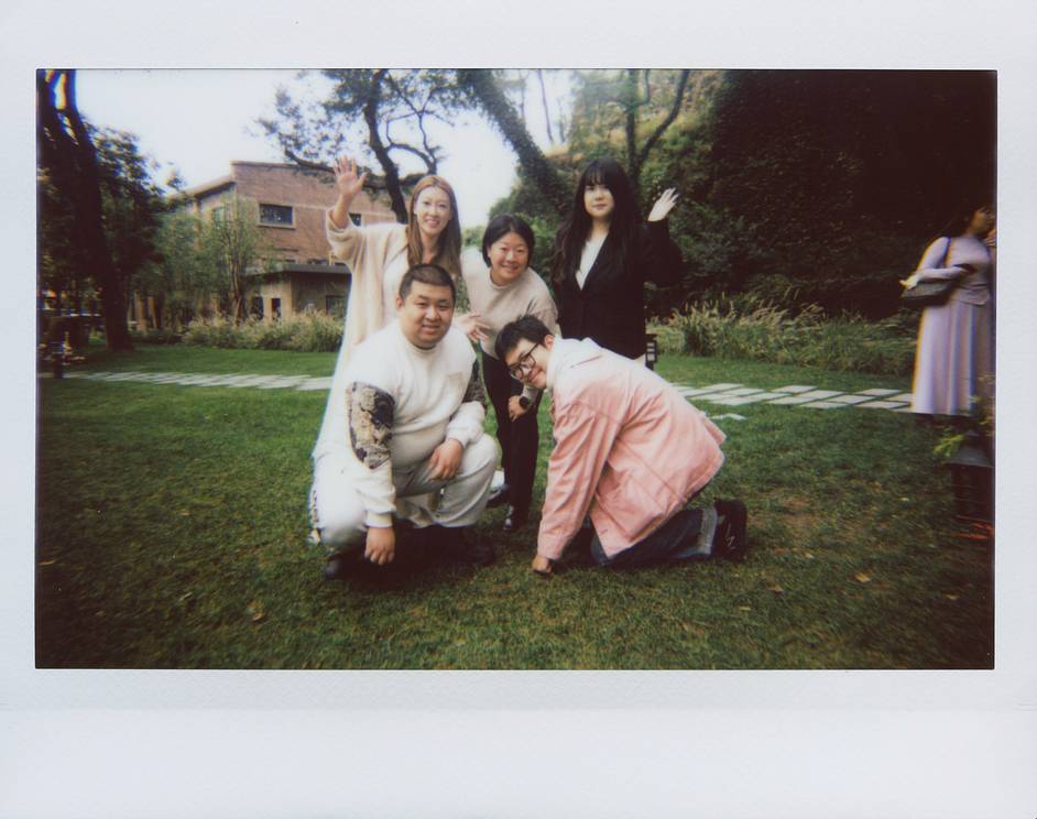 © 养乐多 | 使用 Lomo'Instant Wide 宽幅拍立得相机套装－经典墨黑色 拍摄