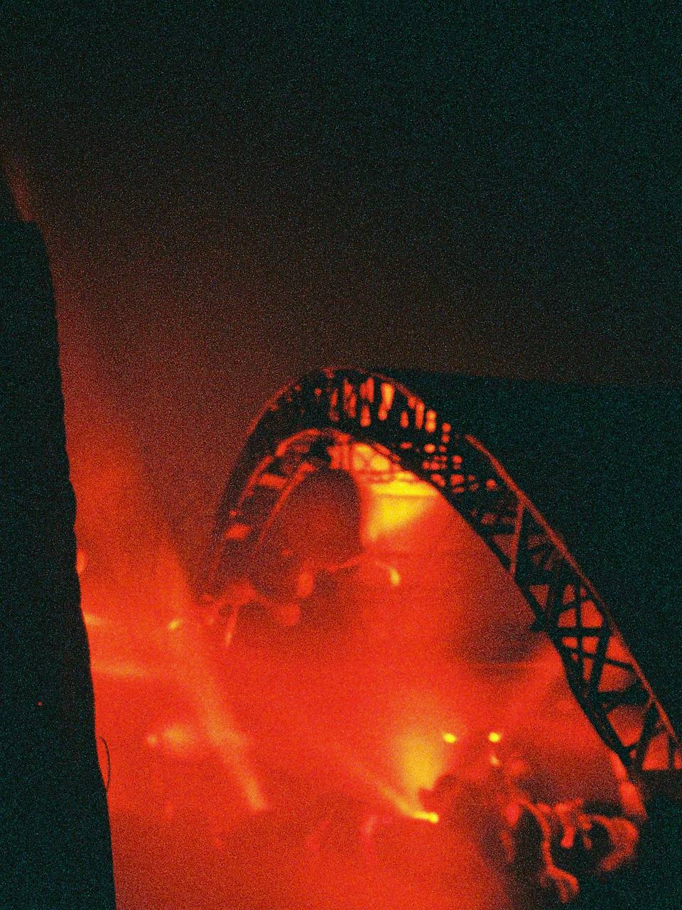 © 拳， 春游音乐节 | 使用 Lomo MC-A 135 全自动随拍胶片相机 &amp; Lomography Redscale XR ISO 50-200 135 红调负片胶卷 拍摄