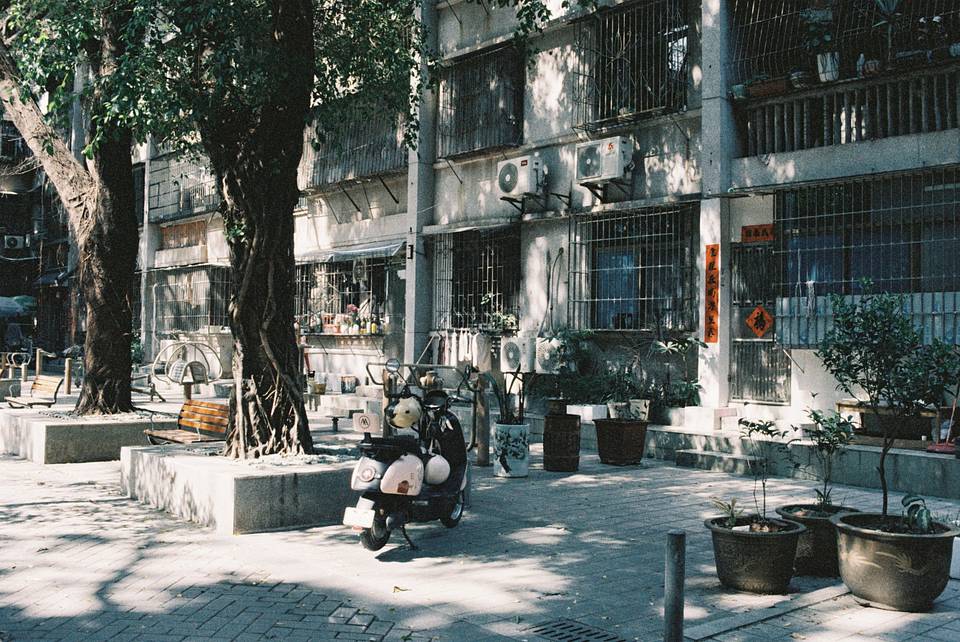 © YE | Shot on LomoChrome Color '92 ISO 400 135 日落版
