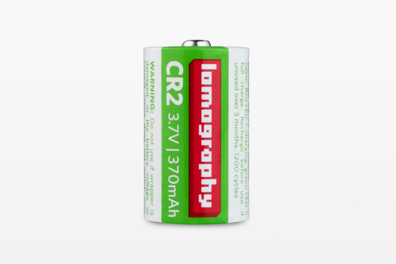 USB-C 可充電 CR2 電池 － 隨時補充電量、持續拍攝。