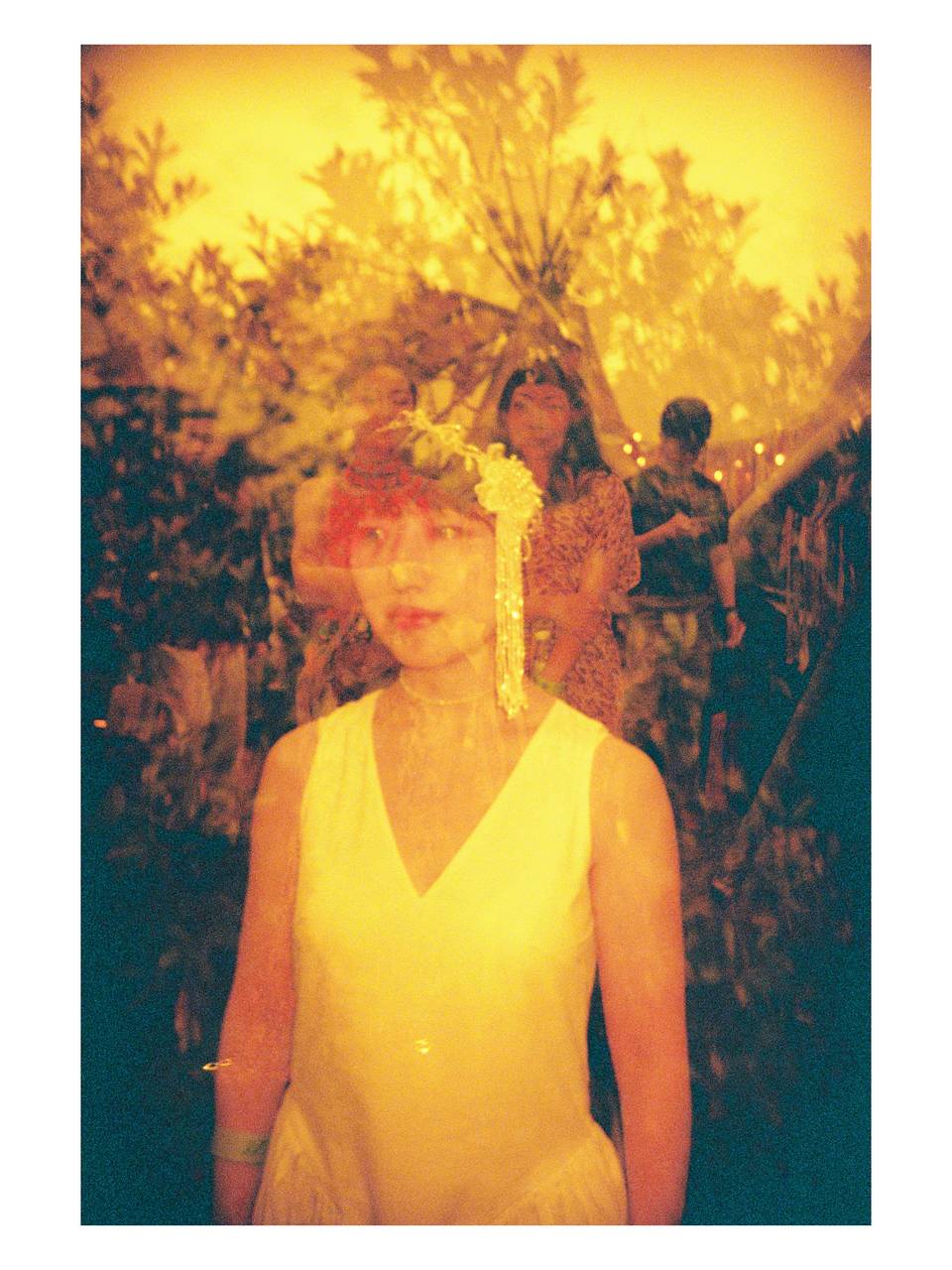 © 拳， 春游音乐节 | 使用 Lomo MC-A 135 全自动随拍胶片相机 &amp; Lomography Redscale XR ISO 50-200 135 红调负片胶卷 拍摄