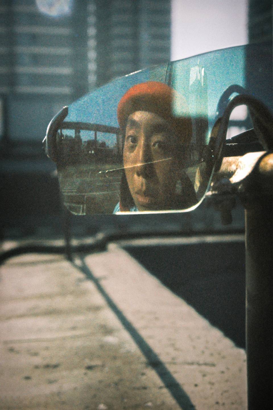 由空调水使用 LomoChrome Color' 92 135 日落版拍摄