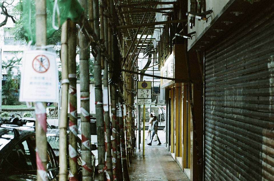 ©️ @film.not.movie ｜ LomoChrome Purple ISO 100–400 135 紫调负片 &amp; LomoChrome Metropolis 135 大都会胶卷