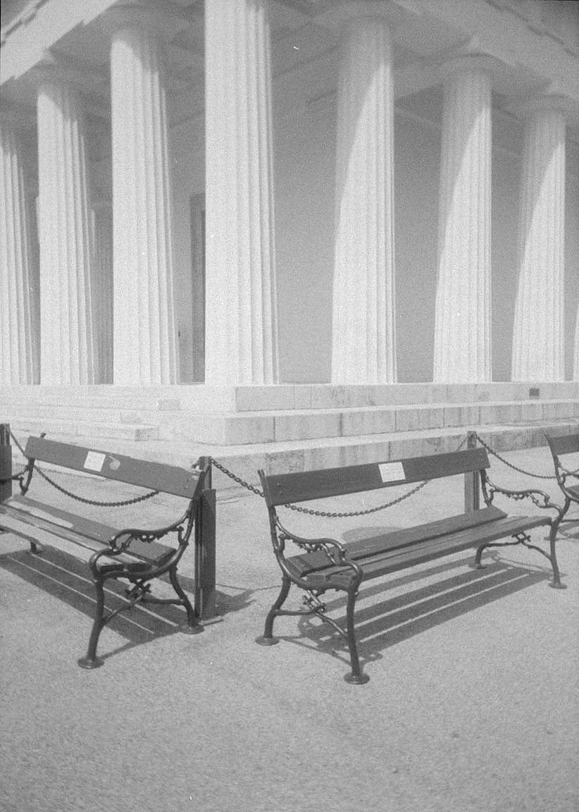 Credits: Elisa Parrino | 使用 Simple Use 拍拍乐半格畅拍胶片相机 搭配 LomoChrome Classicolor ISO 200 135 经典版彩色负片胶卷 、LomoChrome Metropolis ISO 100–400 135 大都会胶卷 、LomoChrome Purple ISO 100–400 135 紫调负片 Pétillant 汽泡特別版 与 Lomography B&W Lady Grey ISO 400 135 黑白胶卷 拍摄