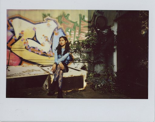 【Lomo’Instant Wide Glass 拍立得相機】「螢幕可能會騙人 但底片不會」：攝影師 若 談拍立得攝影和實體影像的溫度