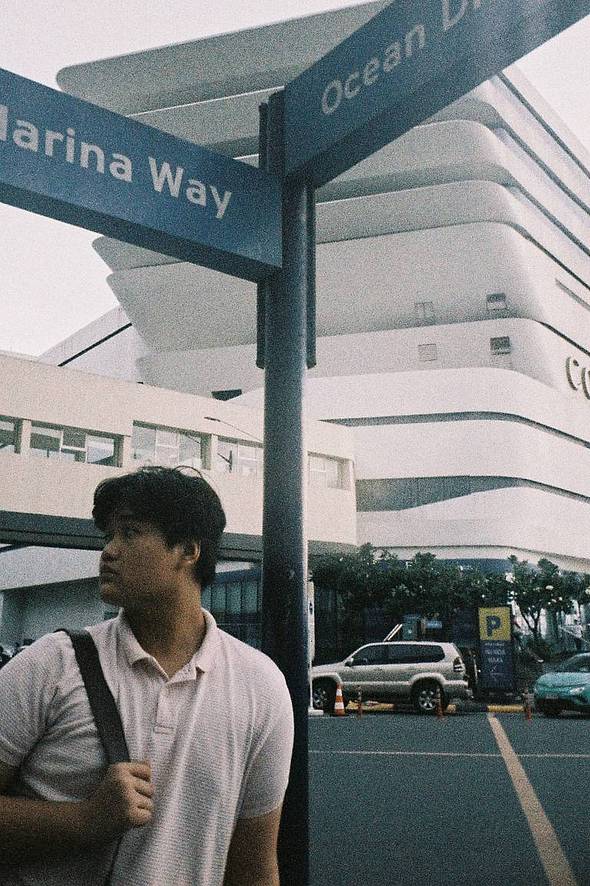 Credits: Gaebriele Gutierrez, Nate Soriano, & AJ Bajo | 使用 Simple Use 拍拍乐半格畅拍胶片相机 搭配  LomoChrome Color '92 ISO 400 135 日落版 拍摄