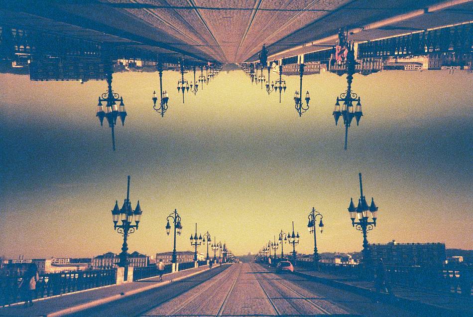 从左上到右下依次为: Bridge of Chaband-Delmas by materielbrouilleur, the newly repurposed Bacalan neighborhood by charlie_cat, the Pont de Pierre connecting the left and right banks of Bordeaux by melissa_zi, the Basilique Saint Michel by robertofiuza