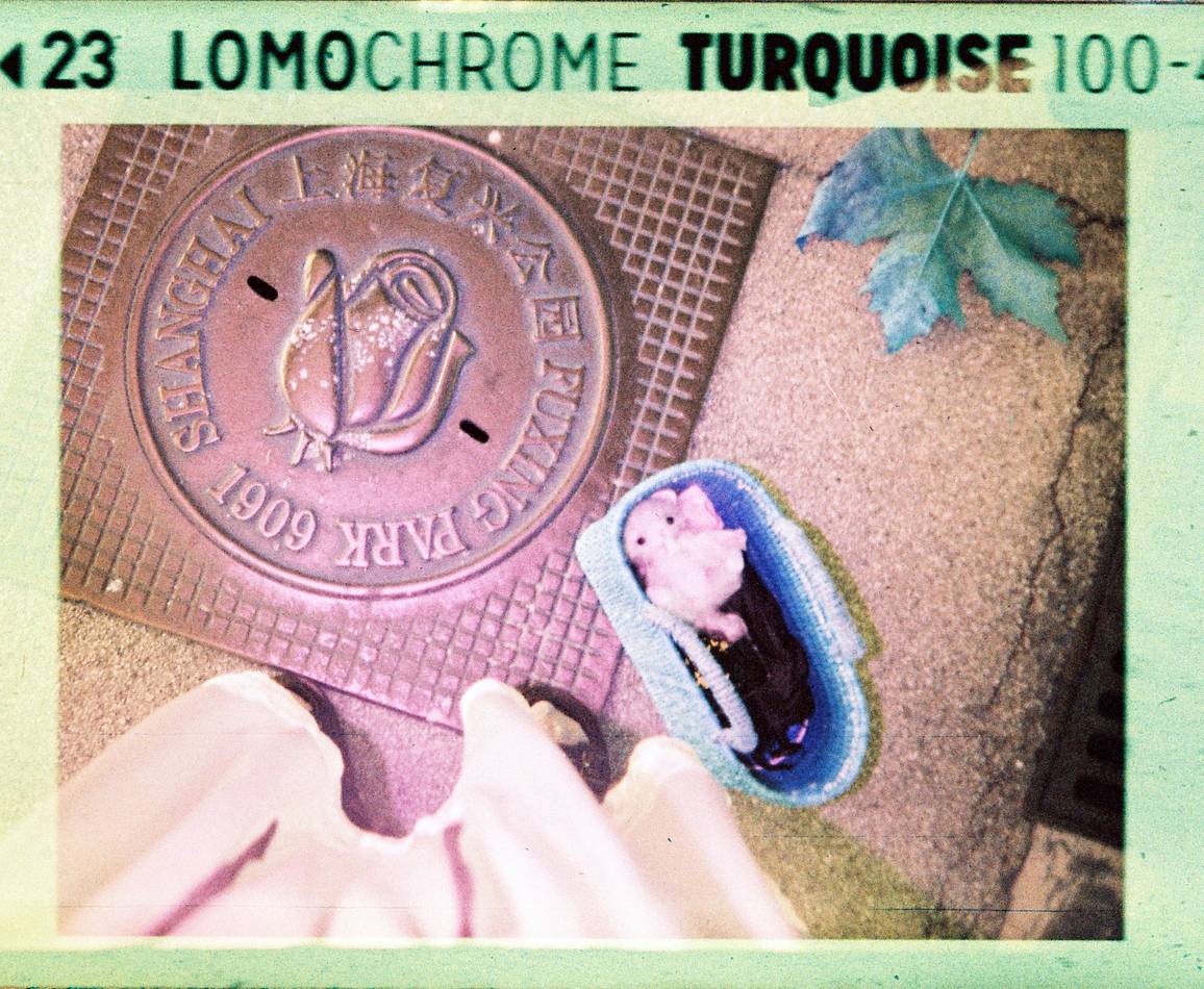 Credits: 葛欣｜LomoChrome Turquoise XR 100-400 110 绿松石胶卷