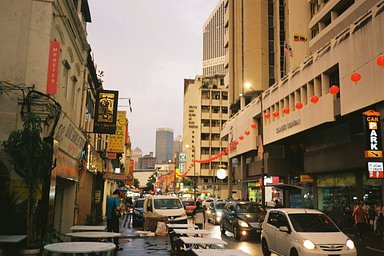 Camera: Nikon L135 AF · Lomography