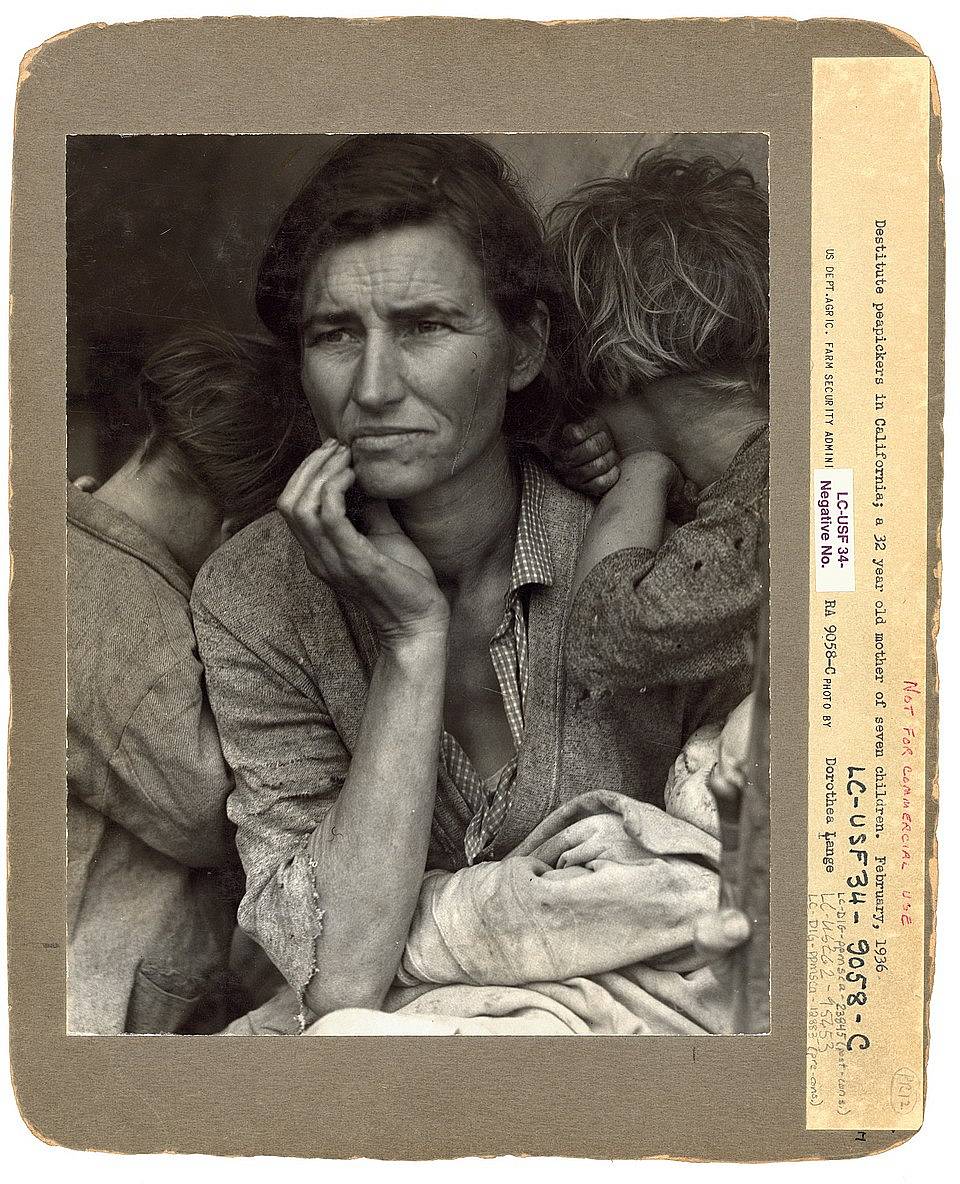 Dorothea Lange 1936 年作品《移居的母亲》| 图片来源 – 维基共享资源