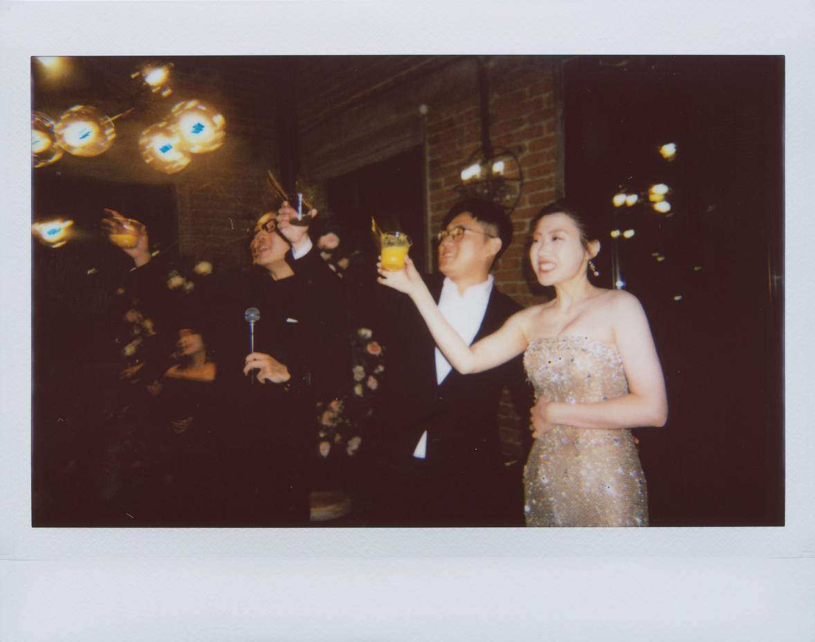 © 养乐多 | 使用 Lomo'Instant Wide 宽幅拍立得相机套装－经典墨黑色 拍摄