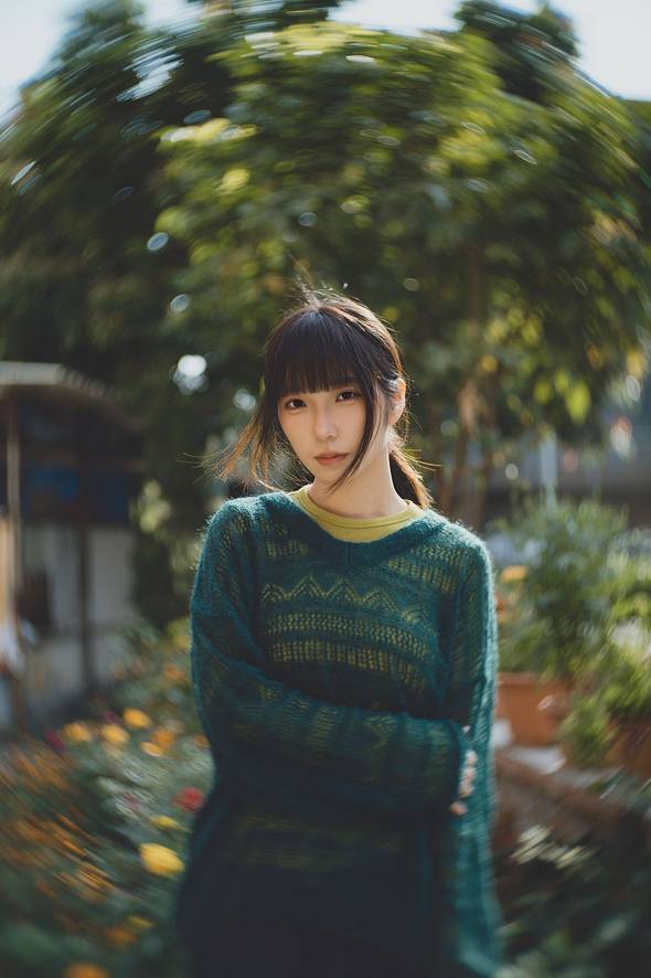 © 依然信薇 | 使用 Joseph Petzval 匹兹伐 55 f/1.7 联动对焦散景调控艺术镜头 拍摄