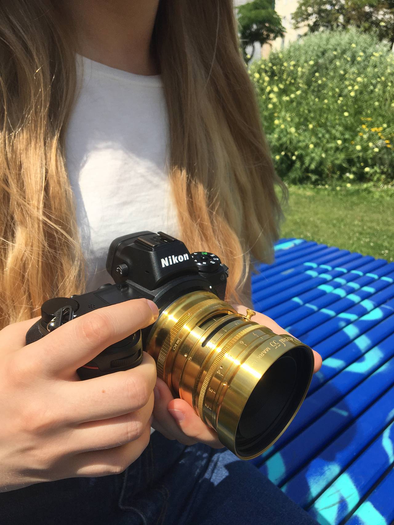首支为全画幅无反相机而设的 Petzval 镜头 － 镜头卡口可选择 Sony E、Canon RF 和 Nikon Z，加上转接环后更适用在其他卡口的相机上。