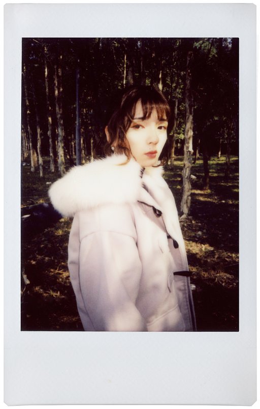 【Lomo'Instant Automat Glass】與香港人氣女生 Evelyn 一同細味文字