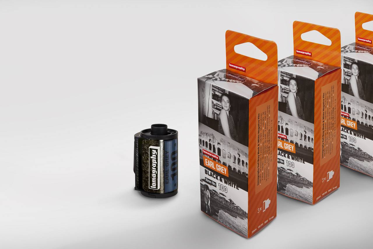 Preloaded with Lomography Lady Grey B&amp;W 35 mm ISO 400 film for an impressive array of gorgeous grey tones.