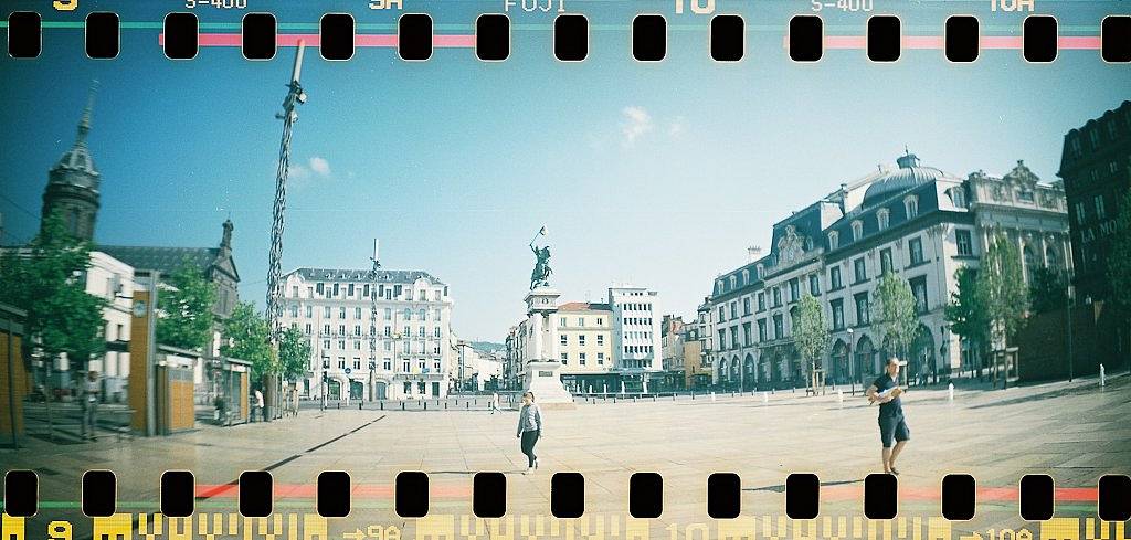Photo by lry12 and pierredeschamps