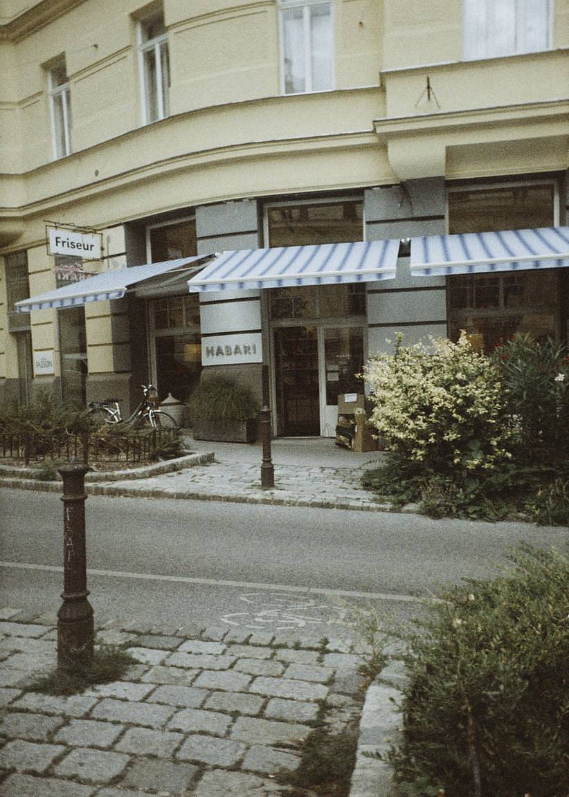 Credits: Elisa Parrino | 使用 Simple Use 拍拍乐半格畅拍胶片相机 搭配 LomoChrome Classicolor ISO 200 135 经典版彩色负片胶卷 、LomoChrome Metropolis ISO 100–400 135 大都会胶卷 、LomoChrome Purple ISO 100–400 135 紫调负片 Pétillant 汽泡特別版 与 Lomography B&W Lady Grey ISO 400 135 黑白胶卷 拍摄