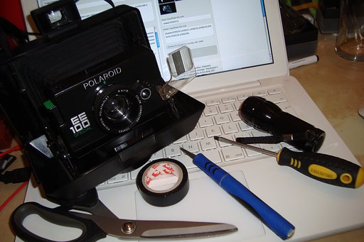 Tips and Advice to Change the Cameras: Eliminate Light Leaks on a Polaroid EE100