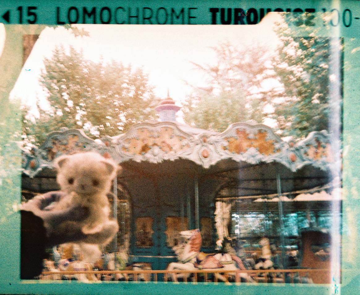 Credits: 葛欣｜LomoChrome Turquoise XR 100-400 110 绿松石胶卷