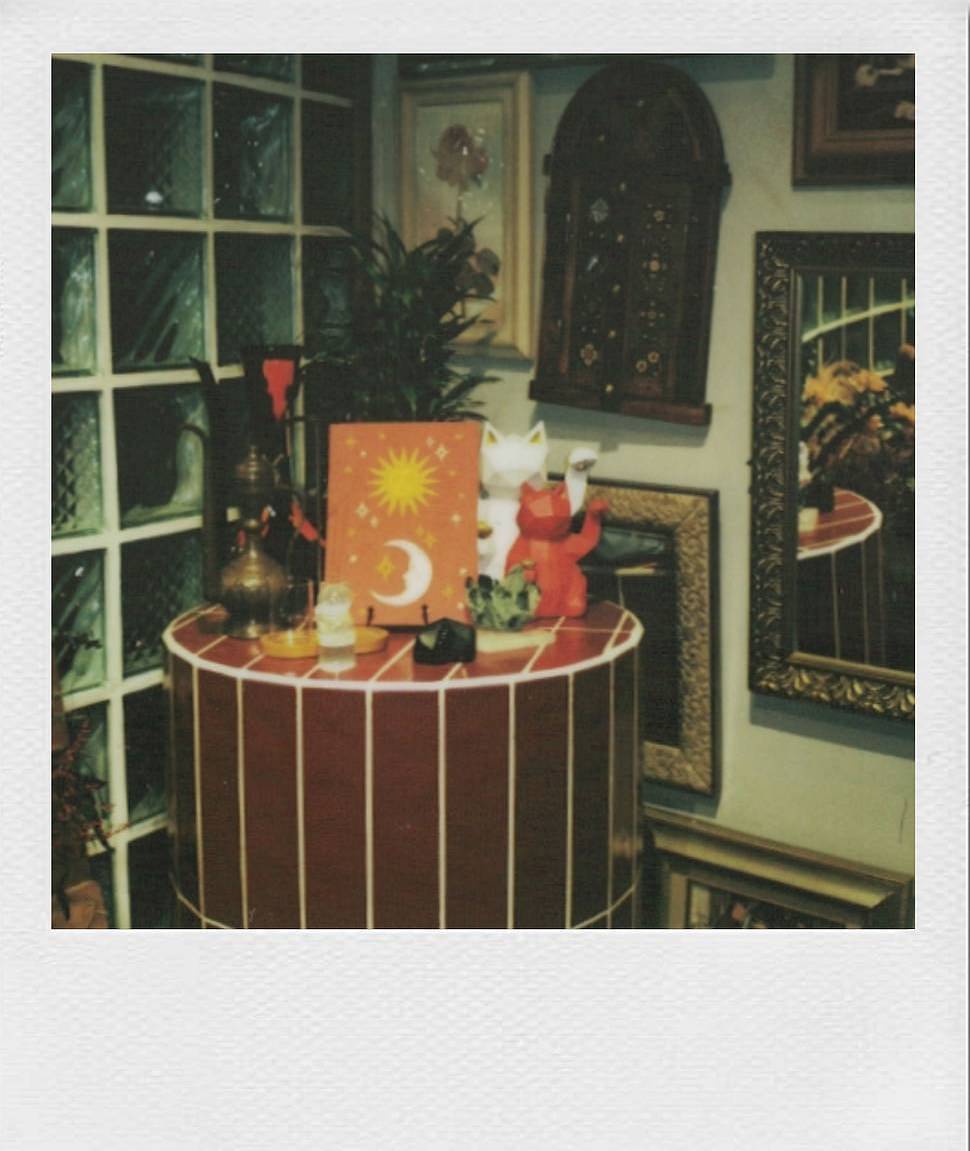 Left: Diana Instant Square 戴安娜方形拍立得 | Center:  Lomo'Instant Square Glass 方形拍立得相机 | Right: Lomo'Instant Square Glass 方形拍立得相机 (使用 Instant Mini 后背)