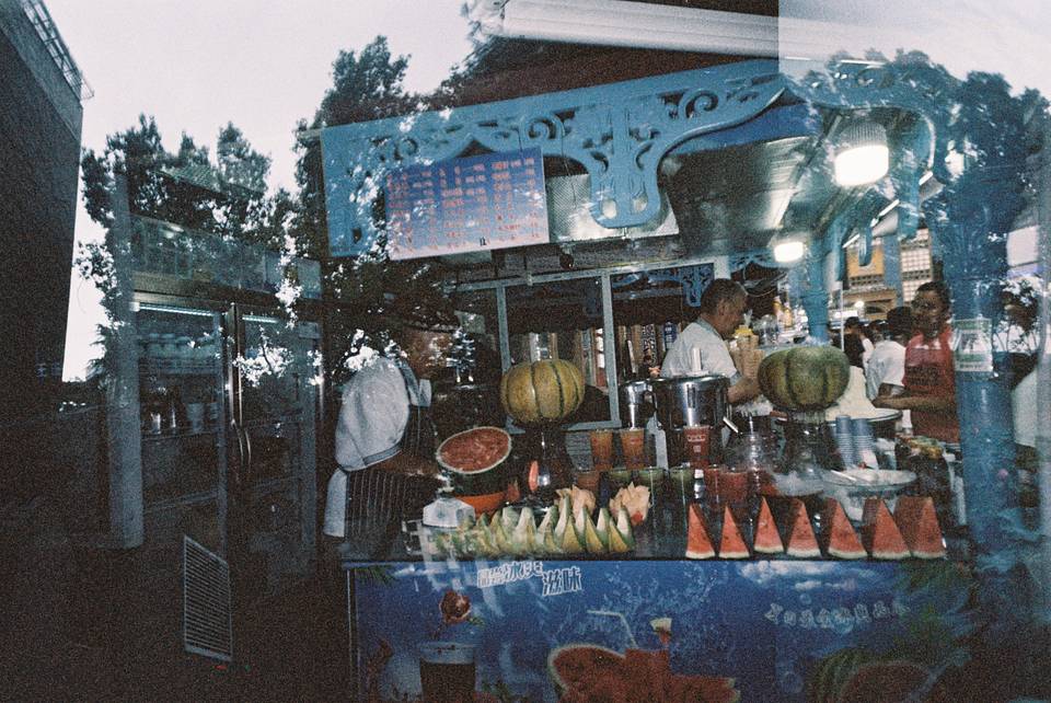 无锡 × 乌鲁木齐｜© 丁也、陈雪｜LomoChrome Color '92 ISO 400 135 日落版