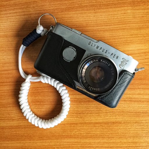 Lomography Tutorials: Adjustable Snake Knot Camera Strap