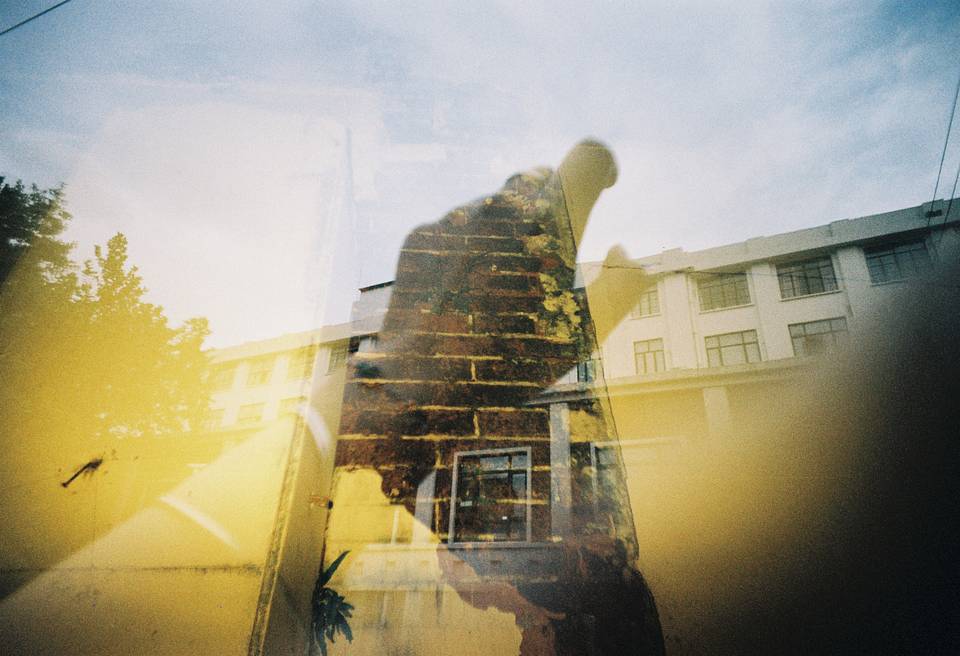 © 沈嘉蕙 |  使用 LomoApparat 21mm 阿帕赫超广角胶片相机 - 柏林特别版 &amp; LomoChrome Color '92 ISO 400 135 日落版 并搭配闪光灯滤片拍摄