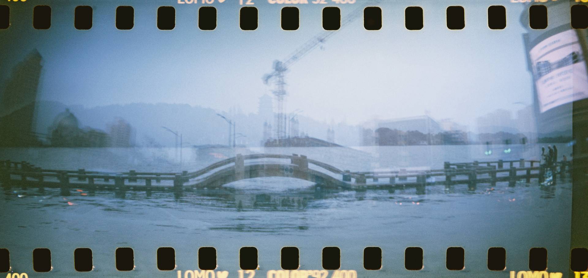 © 会拍照的魔法师 & Nico | 共同使用 Sprocket Rocket 齿孔火箭 135 胶片相机  与LomoChrome Color '92 ISO 400 135 彩色负片 拍摄