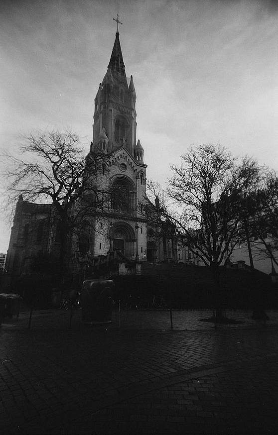 使用 LomoApparat 21mm 阿帕赫超广角胶片相机 和 Lomography B&W Earl Grey ISO 100 135 黑白胶卷 拍摄