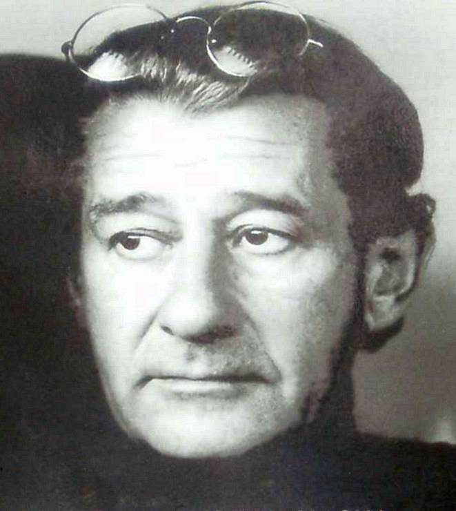 Helmut Newton Grave headshot crop | photo source – wikimedia commons