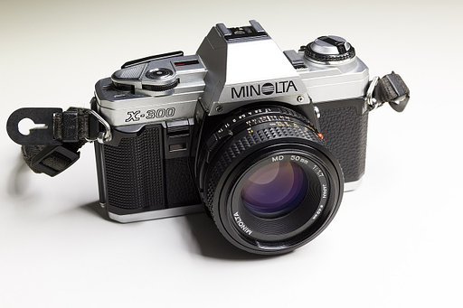Minolta X-300: A Strong Reflex