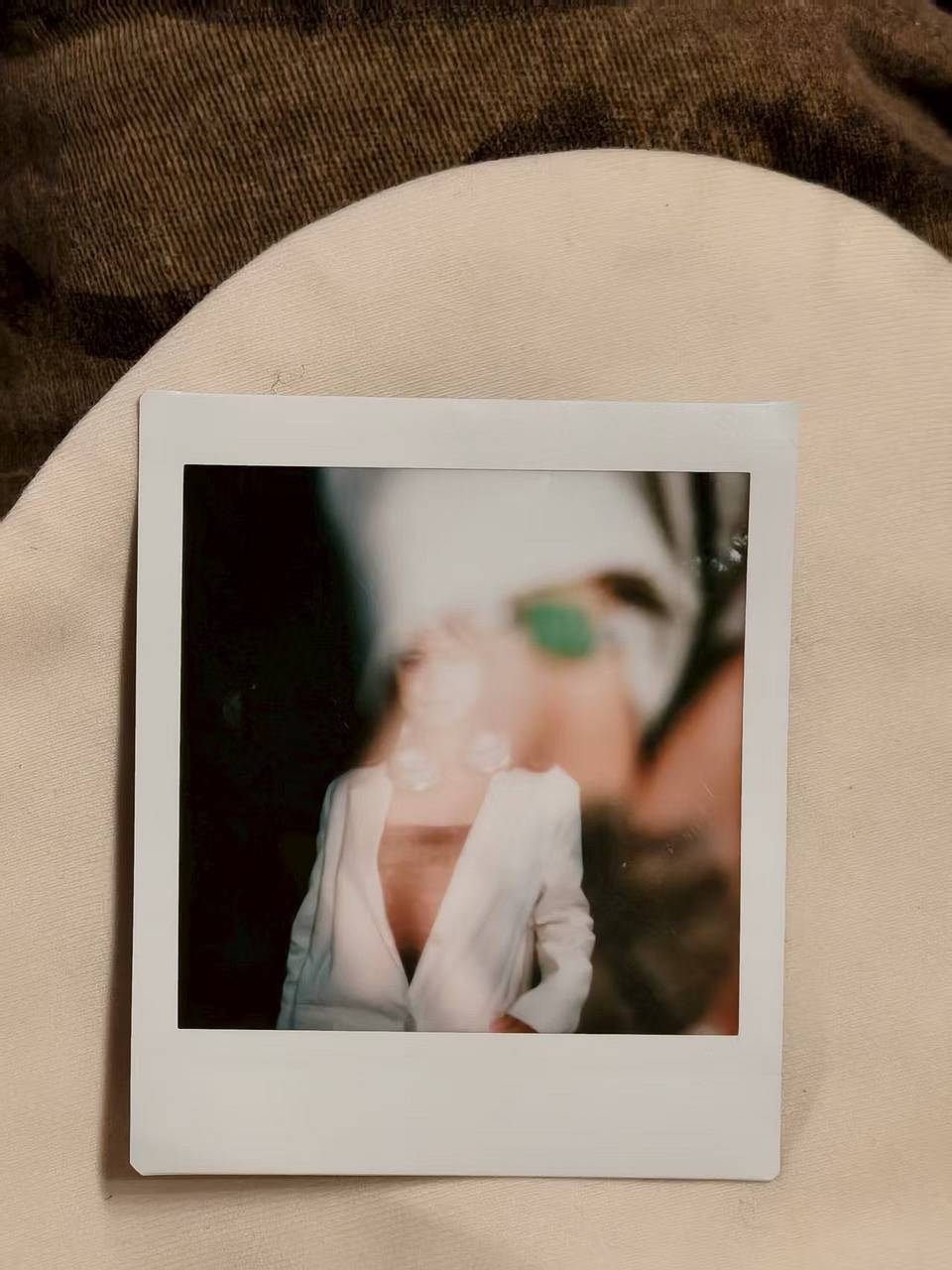 © 刘恩琦 | 使用 Lomo'Instant Square 方形拍立得相机套装 - 梦幻庄园版 拍摄，拍摄关键词：松果