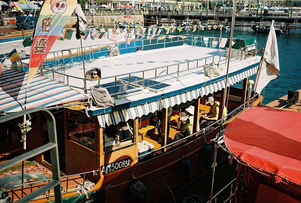 © Ronald  | Shot on  LomoChrome Classicolor ISO 200 135 经典版彩色负片胶卷