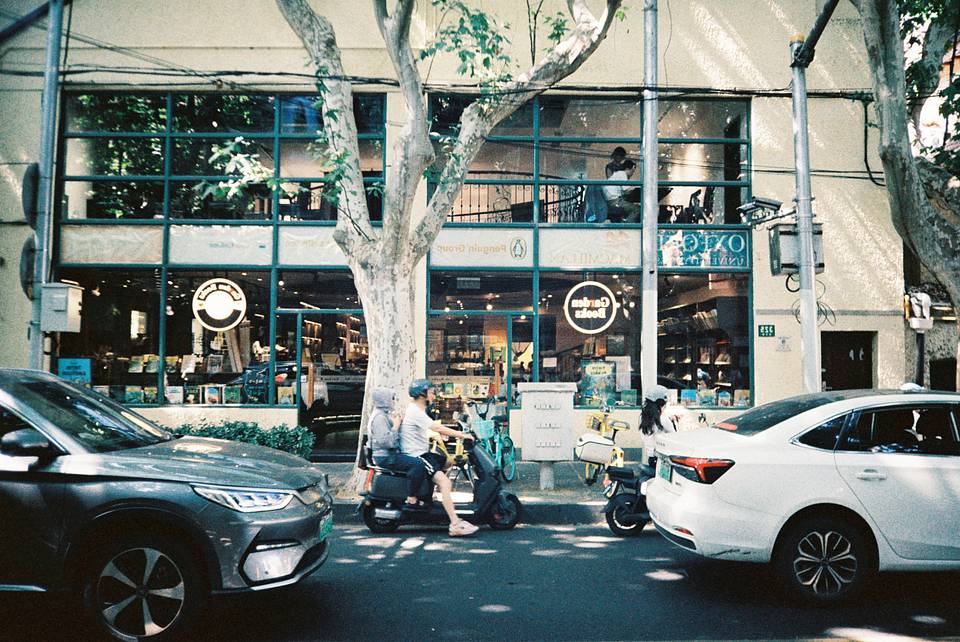 ©贾静娴，尹航，沃季虹｜使用 Lomo MC‑A 全自动随拍胶片相机 &amp;  LomoChrome Classicolor ISO 200 135 经典版彩色负片 拍摄