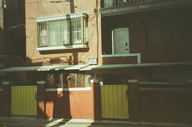 カメラ: Yashica zoomtec 90 · Lomography