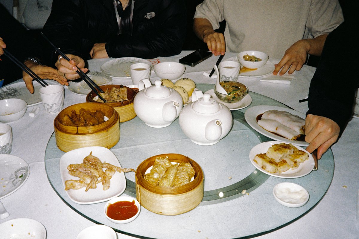 Camera: Minolta Freedom Zoom 150 · Lomography
