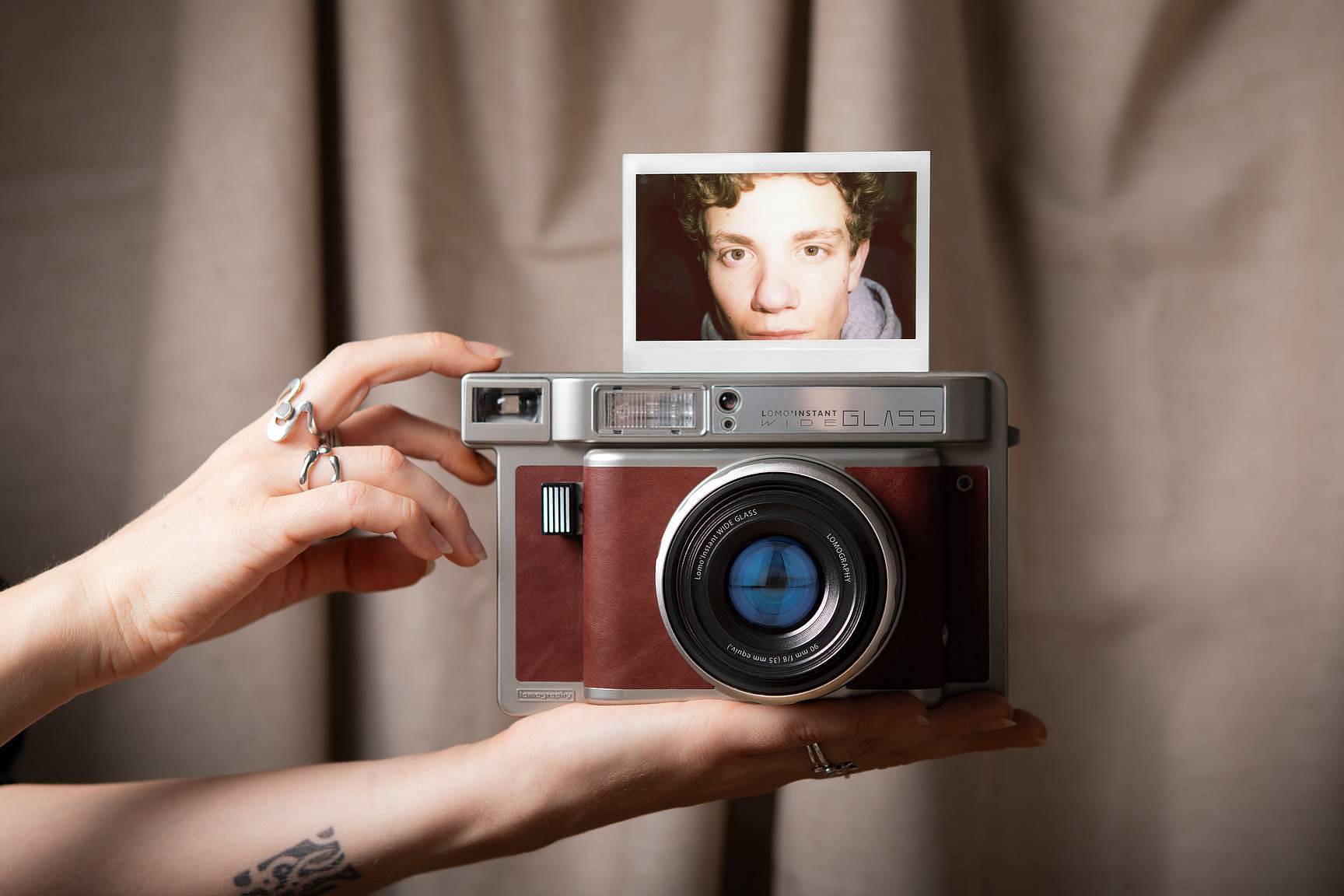 配备 PC-Sync 接口的 Lomo’Instant Wide Glass