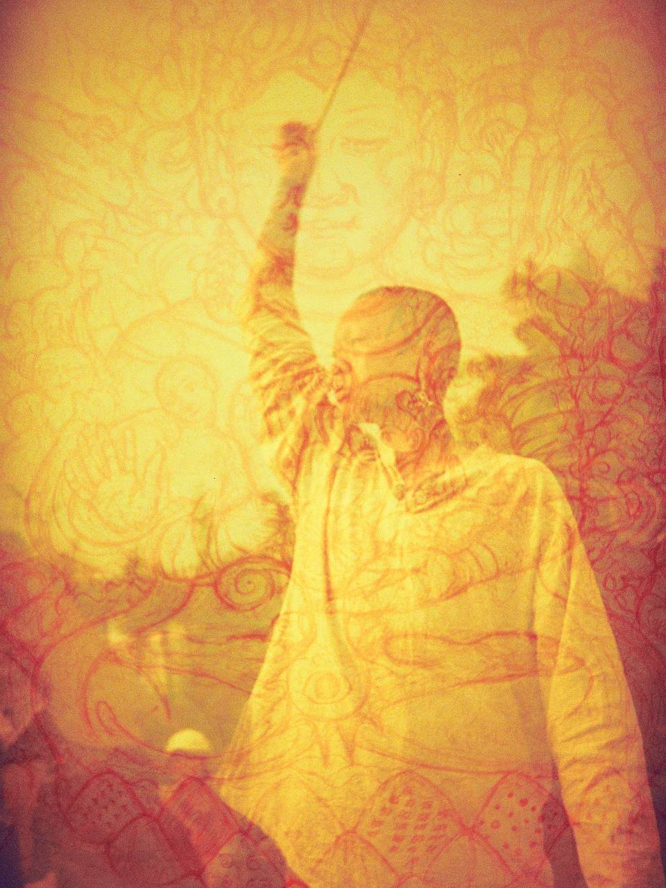 © 拳， 春游音乐节 | 使用 Lomo MC-A 135 全自动随拍胶片相机 &amp; Lomography Redscale XR ISO 50-200 135 红调负片胶卷 拍摄