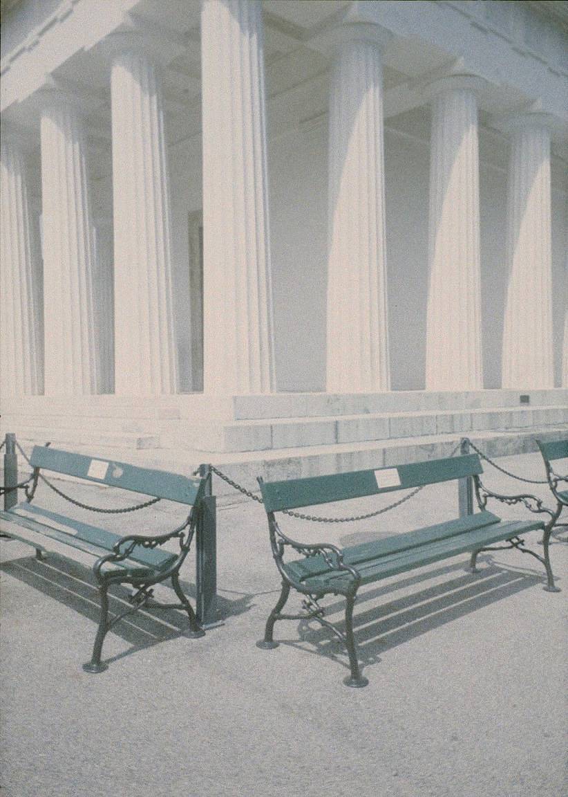 Credits: Elisa Parrino | 使用 Simple Use 拍拍乐半格畅拍胶片相机 搭配 LomoChrome Classicolor ISO 200 135 经典版彩色负片胶卷 、LomoChrome Metropolis ISO 100–400 135 大都会胶卷 、LomoChrome Purple ISO 100–400 135 紫调负片 Pétillant 汽泡特別版 与 Lomography B&W Lady Grey ISO 400 135 黑白胶卷 拍摄