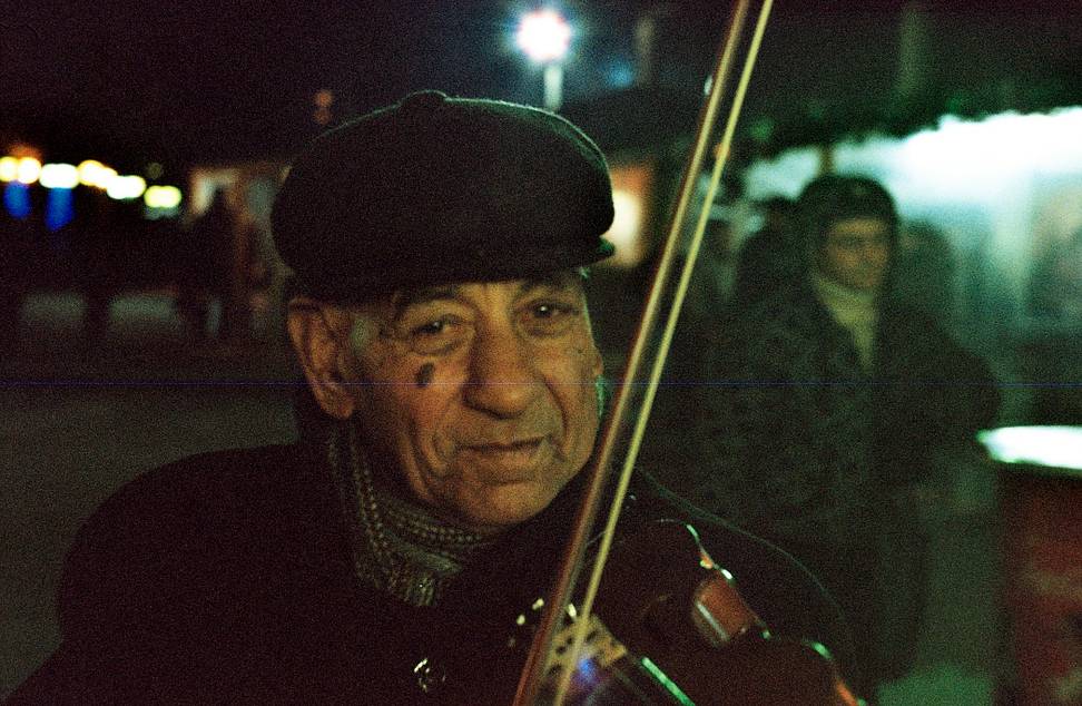 Credits: candeeland,  n_u_m_b_f_a_c_e, atropaworkshop, & atropaworkshop | Lomography Color Negative ISO 800