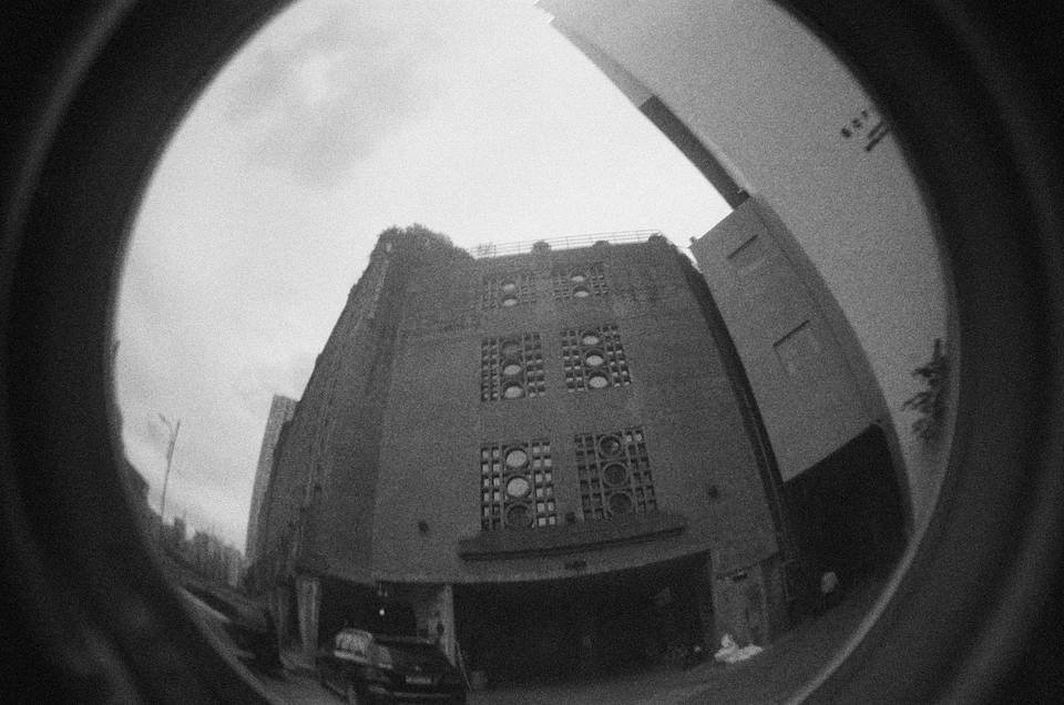 由 Doris 使用Fisheye No.2 135 和Lomography B&amp;W ISO 400 Berlin Kino 135 柏林黑白胶卷 拍摄