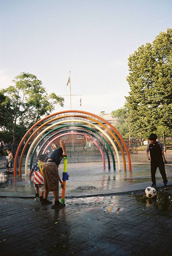 Photos by Nikita Krakhofer | Lomo MC-A 135 全自动随拍胶片相机 | Lomography Color Negative ISO 400 135 彩色负片胶卷