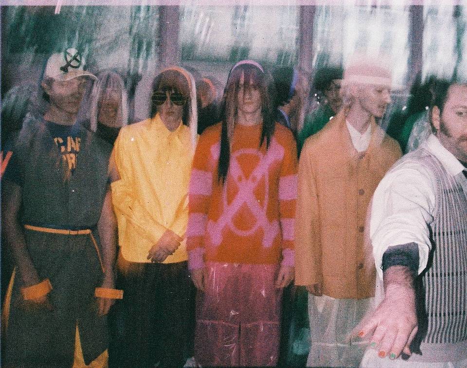 © Samy Bienheureux | 装载 LomoChrome Purple ISO 100–400 110 紫调负片胶卷 的 Lomomatic 110 自动玻璃镜头胶片相机