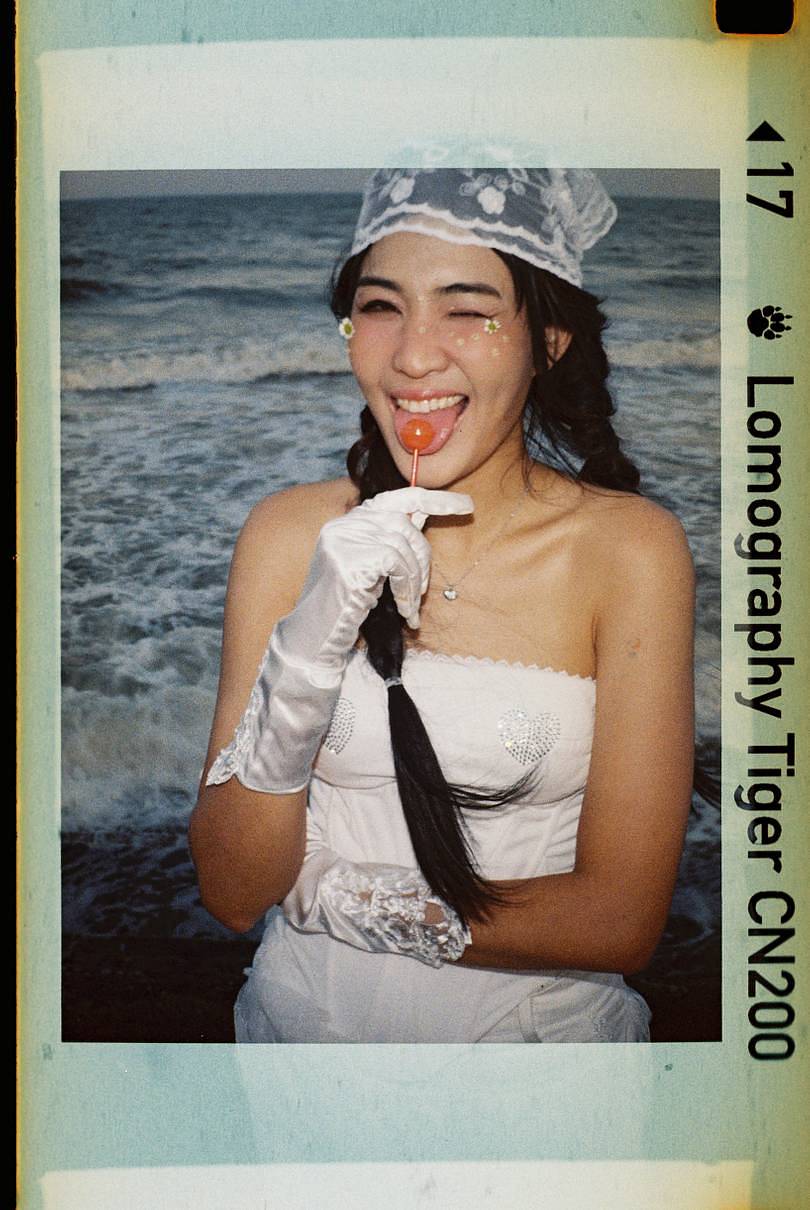 照片由 Film Full Photo 拍摄｜使用 Lomomatic 110 自动玻璃镜头胶片相机连闪光灯 & Lomography Tiger CN ISO 200 110 彩色负片胶卷