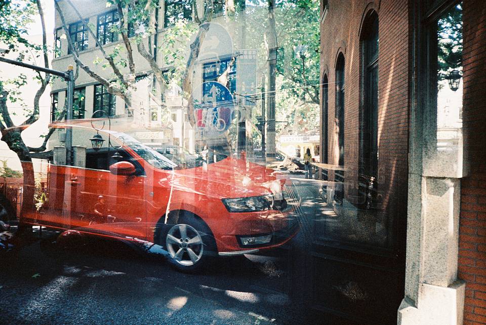 ©周易佳，丁麒燊｜使用 Lomo MC‑A 全自动随拍胶片相机 &amp;  LomoChrome Classicolor ISO 200 135 经典版彩色负片 拍摄